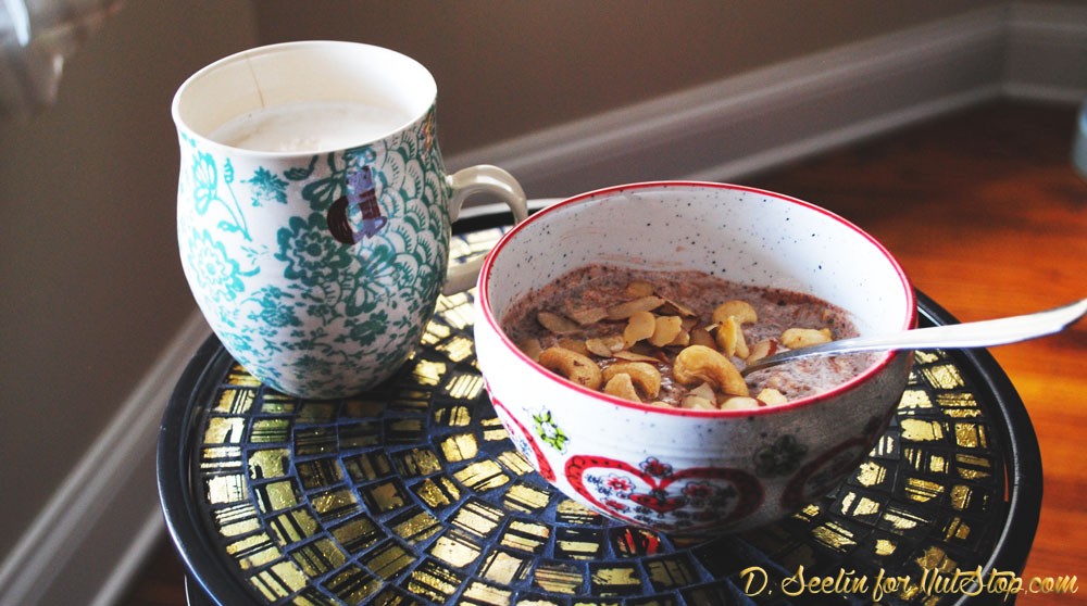 oatmeal with gohi chia flax golden berries