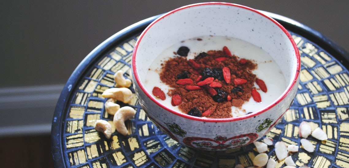 oatmeal with gohi chia flax golden berries
